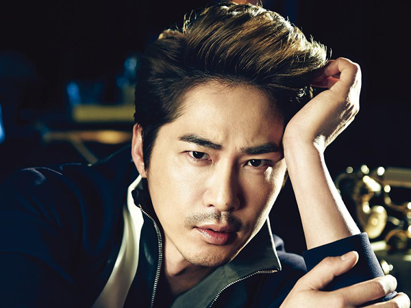 Aktor Kang Ji Hwan Alami Kecelakaan Mobil Sepulang Syuting, Satu Sisi Mobil Hancur