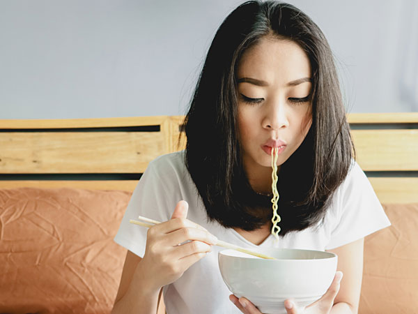 Melihat Kembali Dampak Buruk Makan Mie Instan Terlalu Banyak Bagi Tubuh