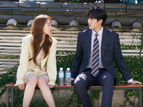 Shin Hye Sun dan Ahn Bo Hyun Perlihatkan Pertemuan Manis di Drama 'See You in My 19th Life'