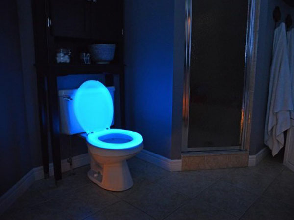 Uniknya, WC Toilet Ini Diciptakan 'Glow in the Dark'!