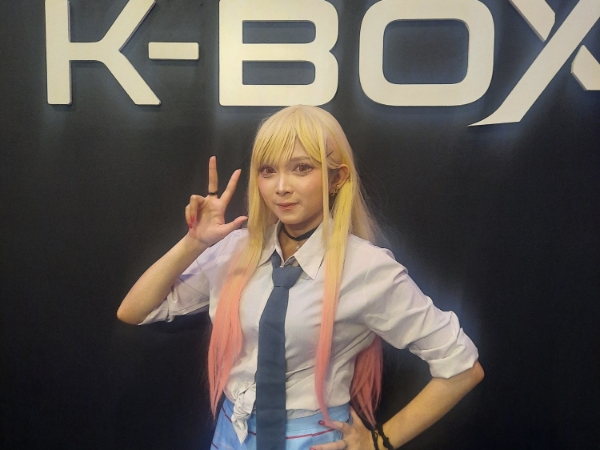 Cosplayer 'Marin Kitagawa' Takjub Saat Ngejuri Coswalk Competition di DJ HUNT 2024 BOXIES123 Mall