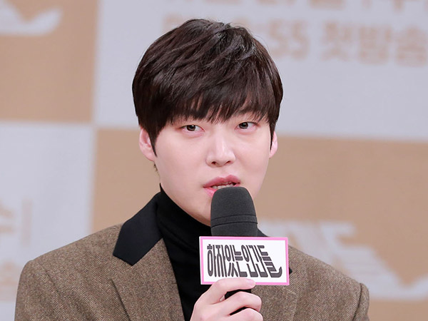 Tampak Gugup, Ahn Jae Hyun Minta Maaf di Acara Jumpa Pers Drama Terbaru