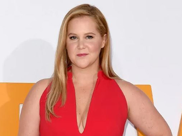 Terdengar Mirip Alat Kelamin, Amy Schumer Ganti Nama Anak