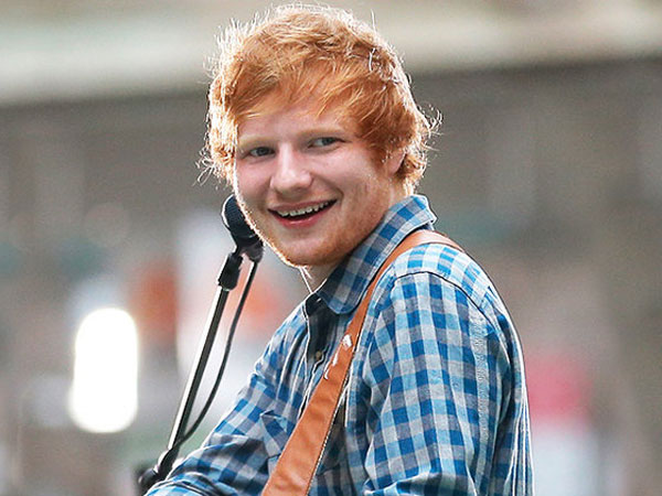 Terlihat Kenakan Cincin di Jari Manis, Ed Sheeran Diam-diam Sudah Menikah?