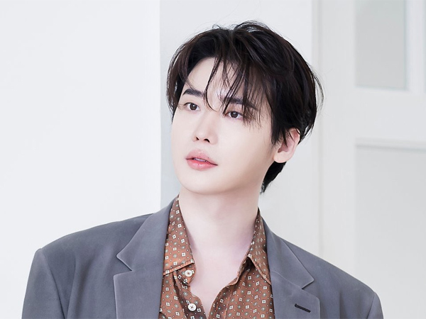 Lee Jong Suk Berpisah dengan HighZium Studio Setelah Tur Fan Meeting Berakhir