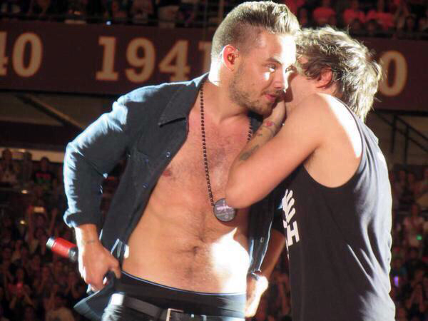 Telanjang Dada Saat Manggung, Liam Payne Buat Fans One Direction Histeris