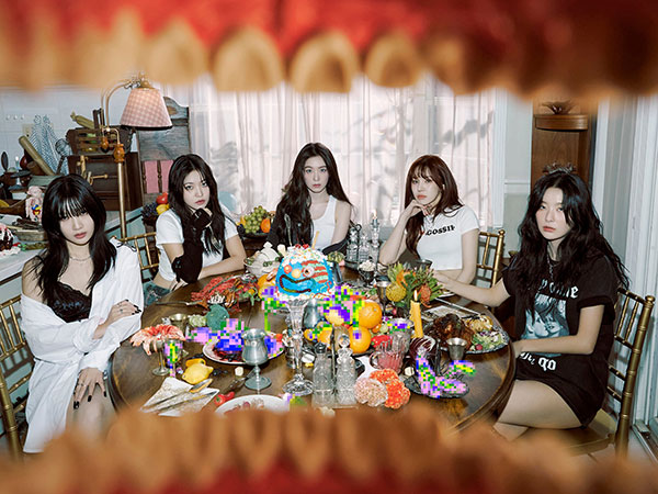 Red Velvet Rilis Poster Suram untuk Comeback Bulan Depan!