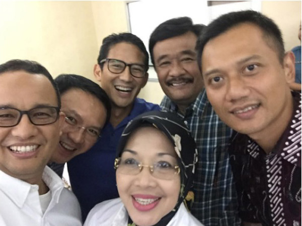 Tepis Drama Saingan, Ini Cerita Dibalik ‘Wefie’ Para Calon Gubernur dan Wagub Jakarta