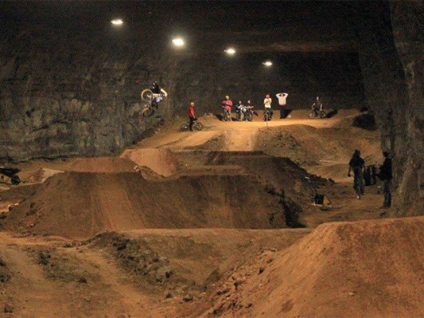 Dibangun di Sebuah Gua, Inilah Arena Sepeda Gunung Terbesar
