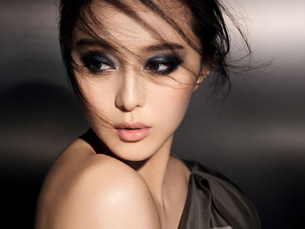 Ini Cara Mudah Make-up 'Smokey Eyes untuk Pemula