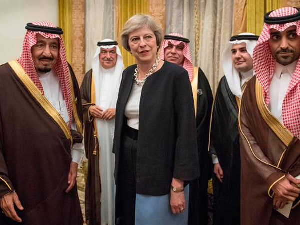 Langgar Aturan, Apa Alasan PM Inggris Theresa May 'Nekat' Tak Pakai Kerudung di Kunjungan Arab Saudi?