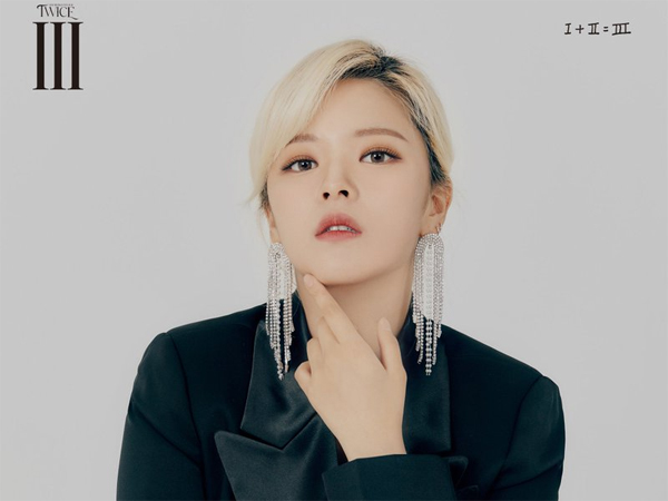 Jeongyeon Akan Absen dari Konser TWICE karena Masalah Kesehatan