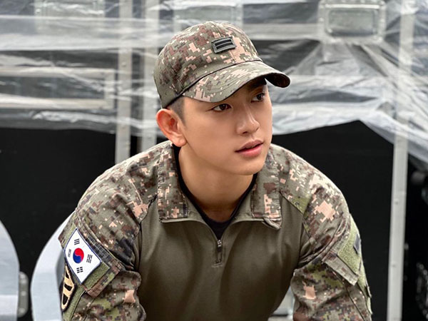 Jinyoung GOT7 Bagikan Foto Terbaru dari Militer, Makin Gagah dan Kekar