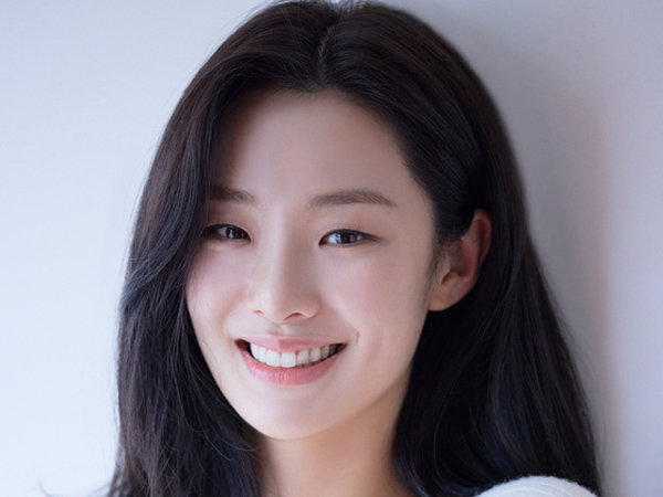 Stephanie Lee Resmi Gabung KeyEast