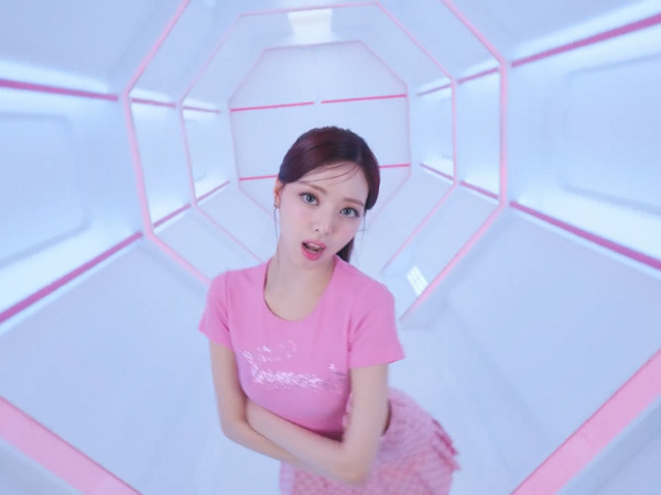 Yuna ITZY Bagaikan Barbie Hidup dalam MV Solo 'Yet, but'