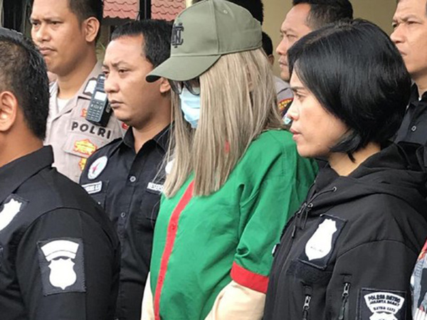 Penampakan Lucinta Luna Berbaju Tahanan, Ditetapkan Tersangka!