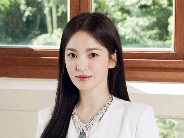 Rayakan Hari Hangeul, Song Hye Kyo Sumbang Peta Bahasa Korea ke Museum di Los Angeles