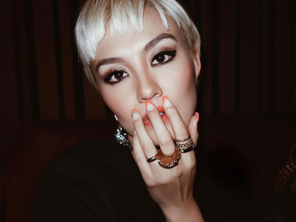 Intip Kebaya Rancangan Anne Avantie yang Dilirik Agnezmo untuk Video Klip Musiknya