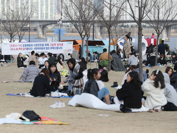 Anak Muda di Korea Selatan Cenderung Tak Ketat Soal Social Distancing