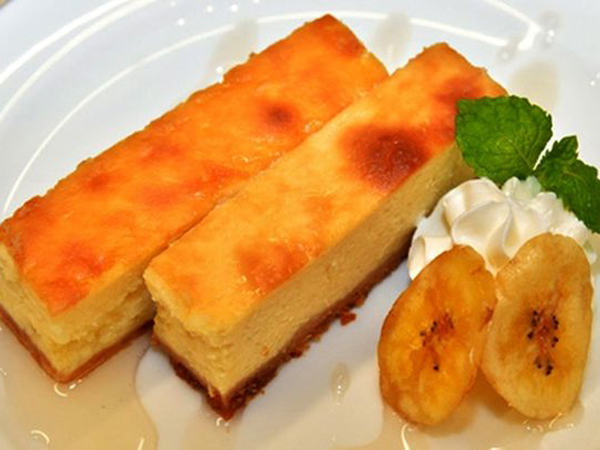 Duh, Kafe di Kampus Ini Sajikan Cheesecake dari Kotoran Gorila!