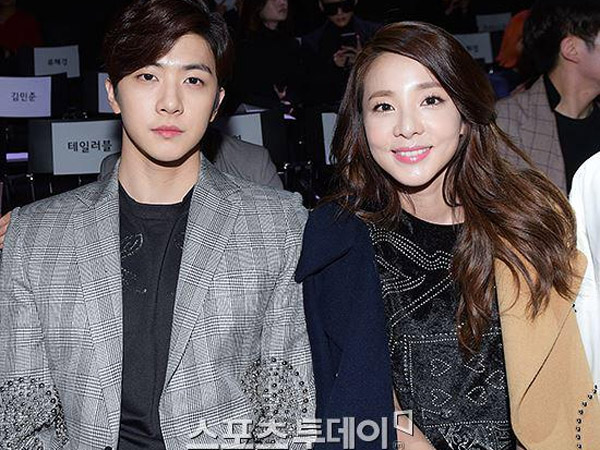 Gaya Kompak Nan Stylish Dara 2NE1 dan Thunder di Seoul Fashion Week F/W 2015