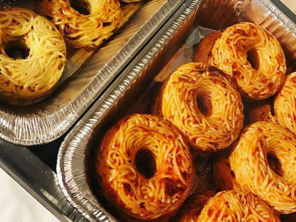 Dua Jadi Satu, Inilah Kreasi Donat Spagetti yang Tengah Jadi Buruan