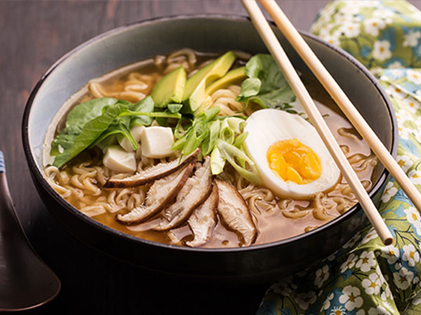 Tambahkan 6 Bahan Makanan Ini Untuk Bikin Ramen Instan Makin Enak dan Bergizi!