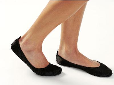 Sering Gunakan Flat Shoes Berefek Buruk Bagi Kesehatan