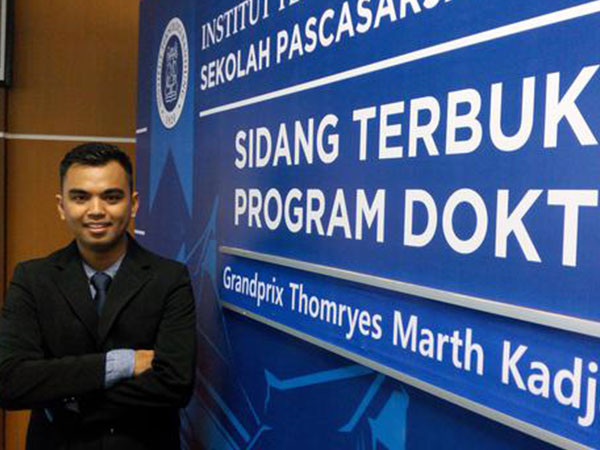 Mengenal Lebih Dekat Mahasiswa Pintar Peraih Gelar Doktor Termuda Indonesia dari ITB