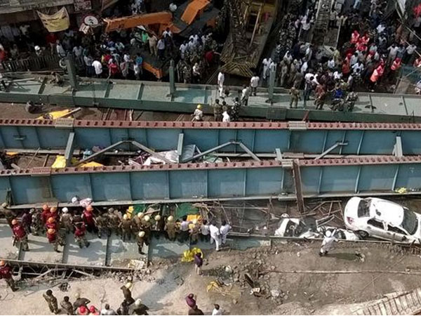 Jembatan Layang Ambruk di India, Ratusan Orang Terperangkap Dalam Reruntuhan