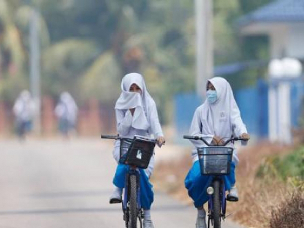 Tak Mungkin ke Sekolah Akibat Kabut Asap, Pemerintah Buat Belajar Via Medsos