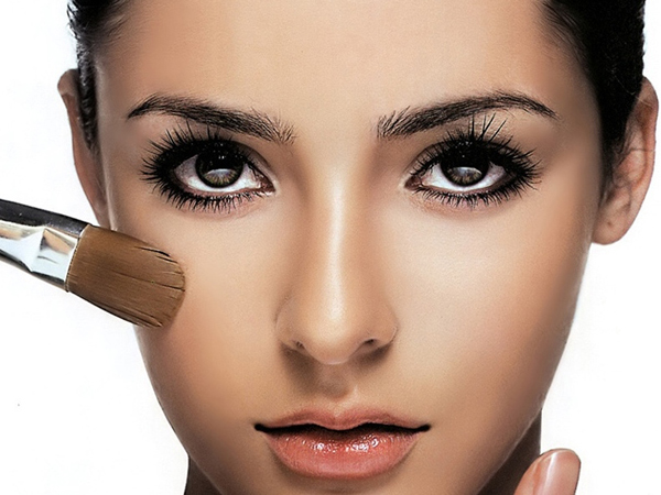 Simak Tips Pakai Make Up untuk Kulit Berjerawat