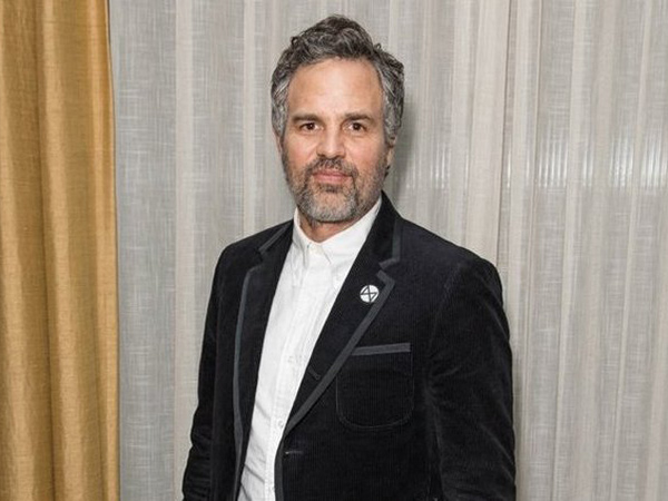 Sudah Bertemu Bong Joon Ho, Mark Ruffalo Konfirmasi Main di Serial 'Parasite'