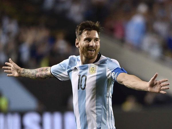 Mulai Petisi Hingga Patung Perunggu, Begini Cara Warga Argentina Tolak Pensiun Lionel Messi