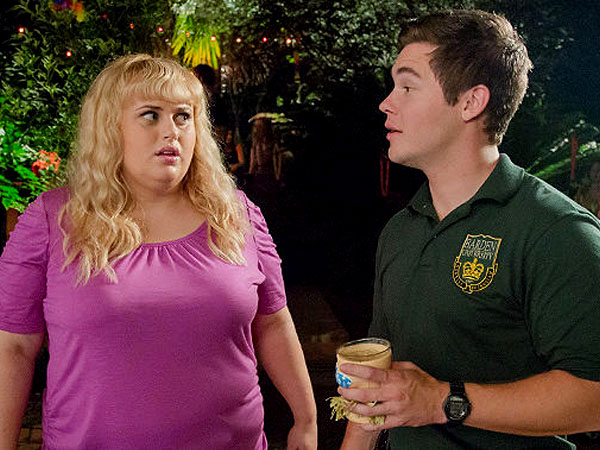 Menang Ciuman Terbaik di MTV Movie Awards, Duo ‘Pitch Perfect 2’ Ciuman Panas di Panggung!