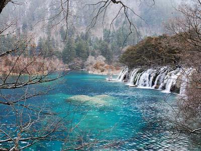 Menikmati Pesona Danau Naga Tidur di Sinchuan