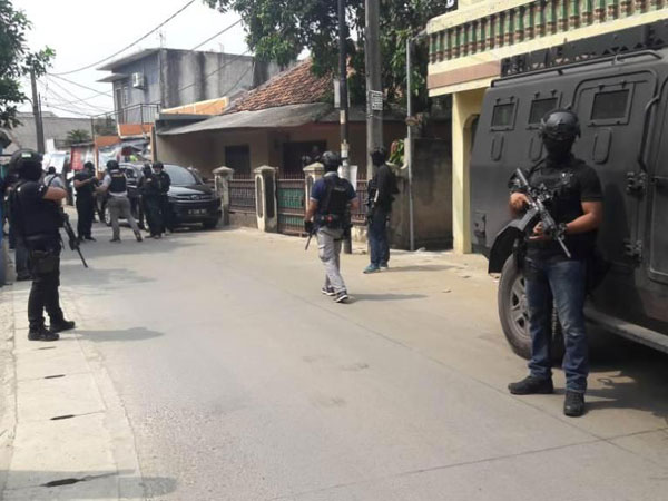 Mencekam, Kepolisian Grebek Terduga Teroris di Daerah Kunciran Tangerang