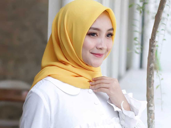 Buat Wajah Terlihat Kusam, Hindari 4 Warna Hijab Ini untuk Keseharian