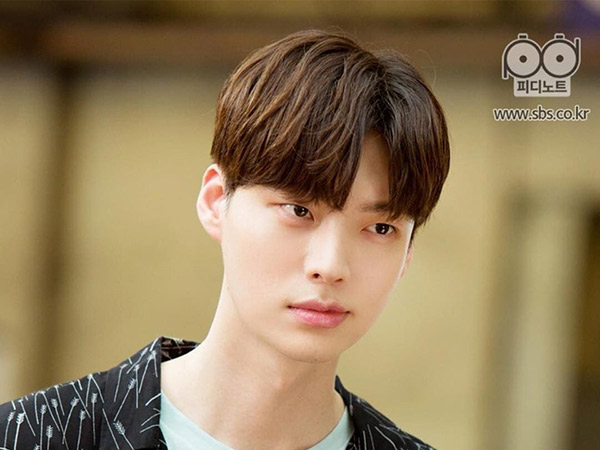 Konflik Kian Panas, Beredar Foto Ahn Jae Hyun Rayakan Ultah Bareng Wanita Lain