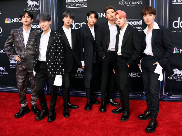 BTS Tampil Classic yet Youthful di Red Carpet #BBMAs 2019