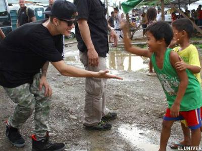 Kunjungi Filipina, Justin Bieber Hibur Korban Topan Haiyan