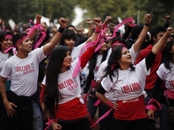 Lawan Kekerasan Terhadap Perempuan, Para Remaja Ikut Gerakan Tari Global