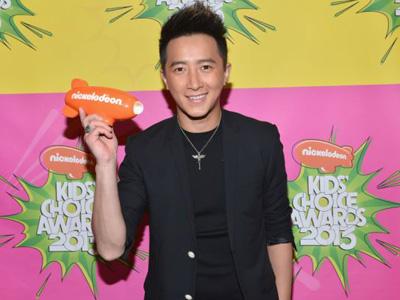 Kalahkan Psy, Hangeng Eks SuJu Raih Penghargaan di Kids Choice Awards 2013!