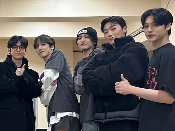 Boy Grup Fiksi Sparkling Reunian di Konser ATEEZ