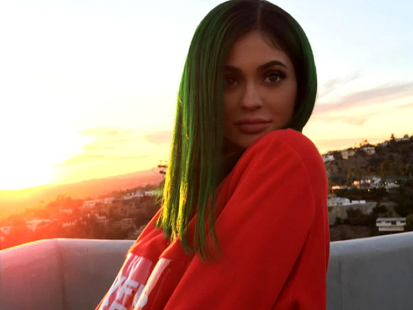 Kaya dan Populer, Kylie Jenner Hanya Punya Dua Teman Baik