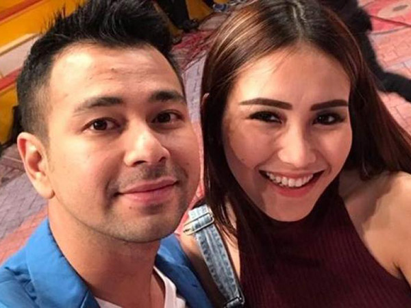 'Salah Fokus' Netizen di Aksi Duet Raffi Ahmad-Ayu Ting Ting yang Kembali Bikin Heboh