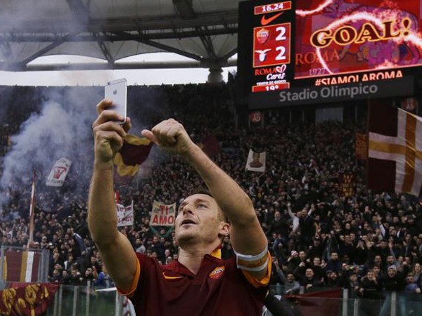 Berfoto Selfie Usai Cetak Gol, Francesco Totti Dikecam Klub Lawan!