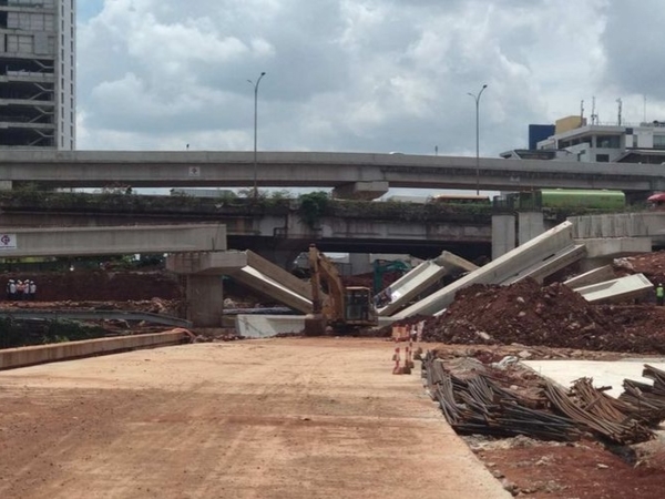 Runtuh dan Hancurnya Jalan Tol Layang Lebak Bulus Karena Tersenggol?