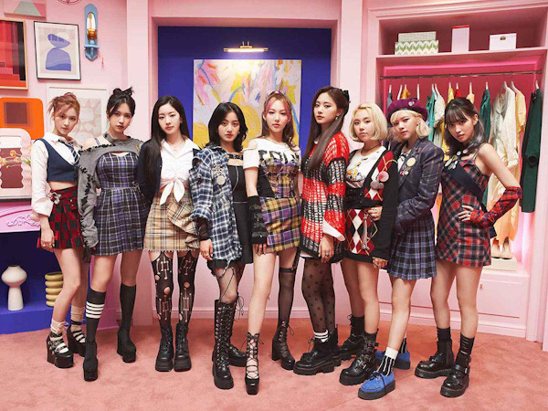 TWICE Meraih Sertifikasi Emas Pertama RIA Amerika