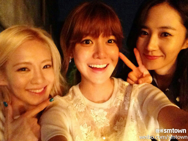 Sooyoung dan Hyoyeon SNSD Terlihat Temani Yuri Bertemu Pacarnya di Jepang